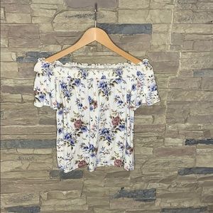 American eagle • off the shoulder top